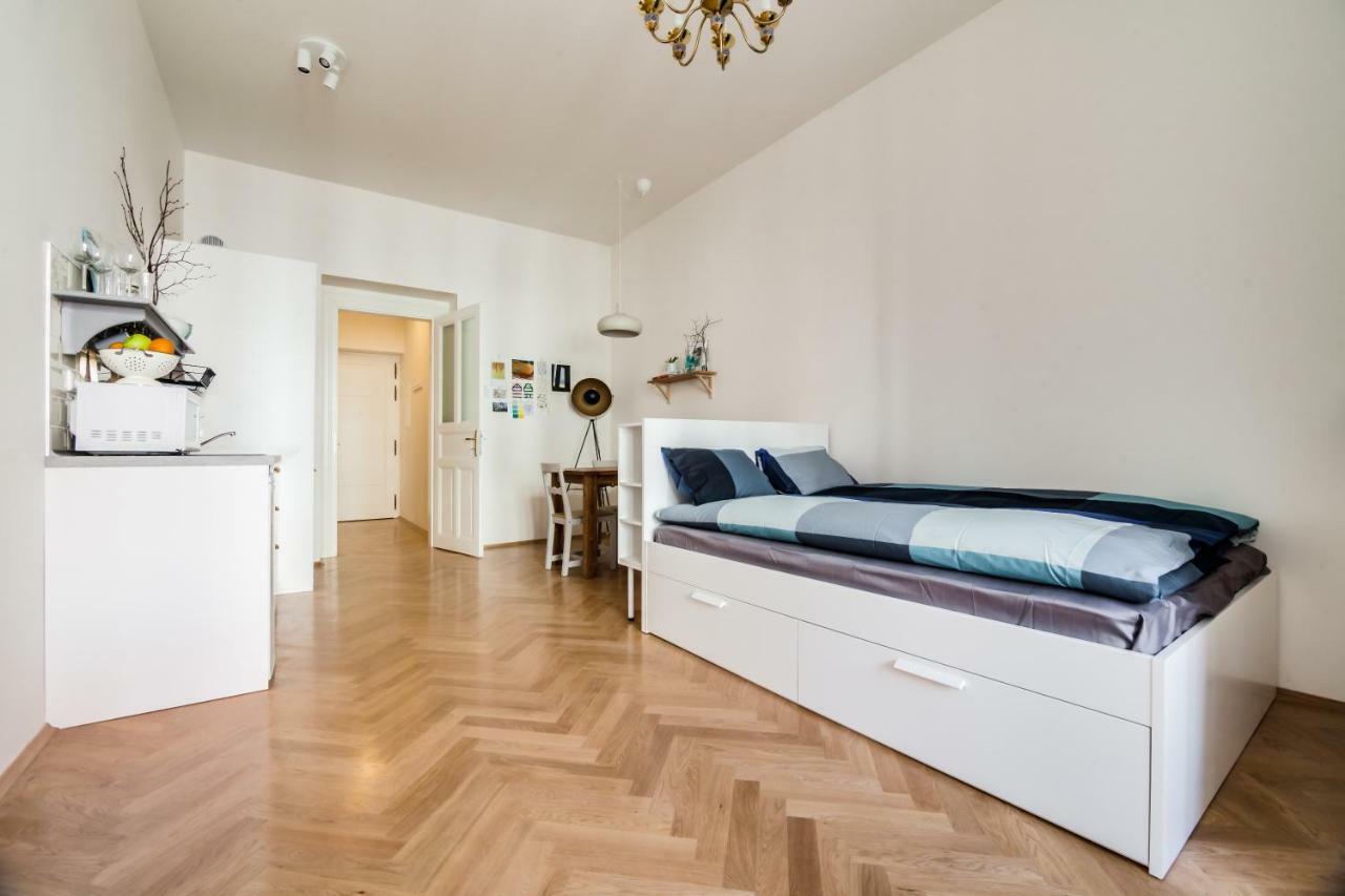 Trendy Local Apartment Praga Zewnętrze zdjęcie