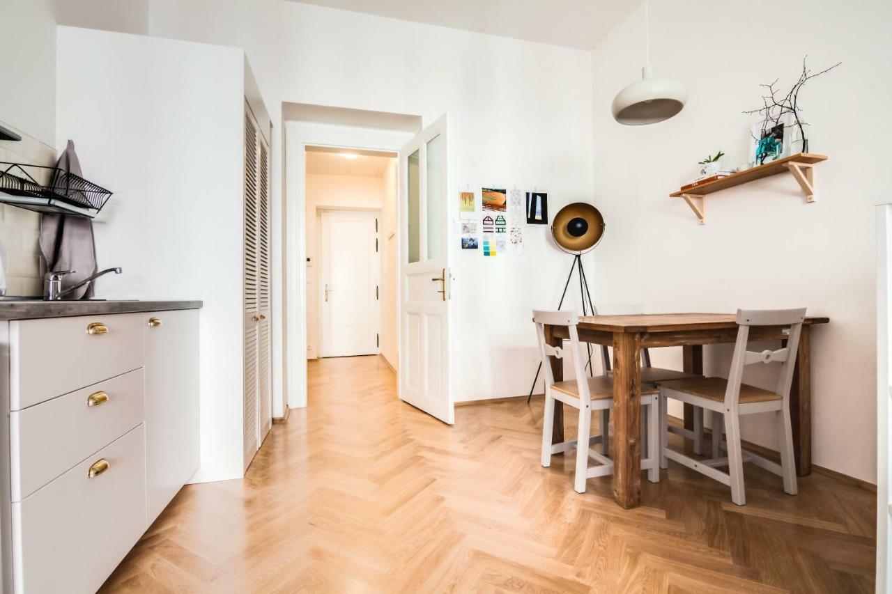 Trendy Local Apartment Praga Zewnętrze zdjęcie